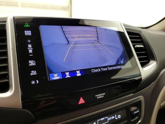 Photo of 2016 White Honda Pilot