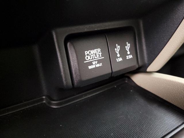 Photo of 2016 White Honda Pilot