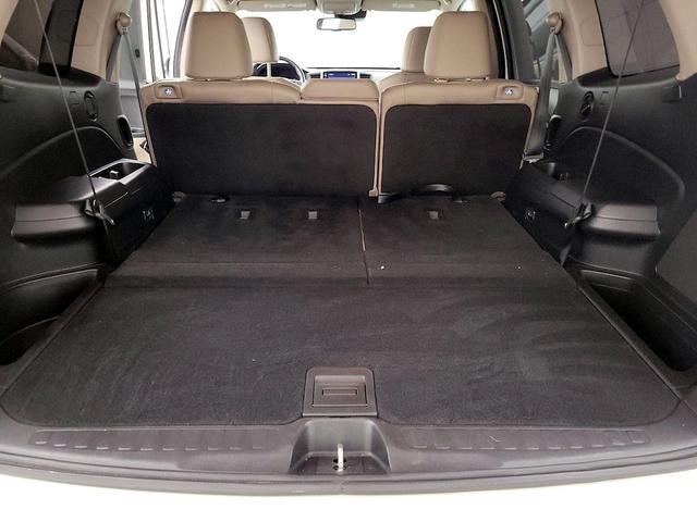Photo of 2016 White Honda Pilot