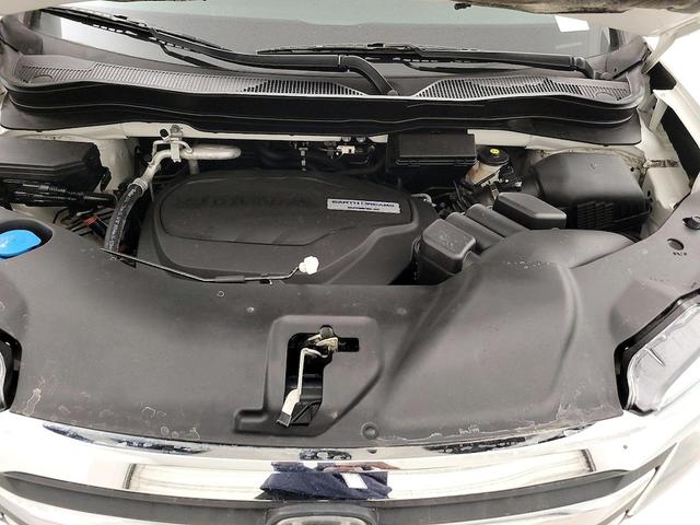 Photo of 2016 White Honda Pilot