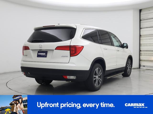Photo of 2016 White Honda Pilot