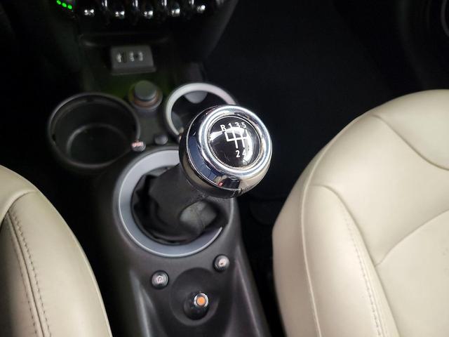 Photo of 2015 White MINI Convertible