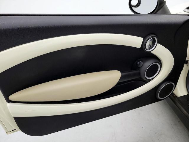 Photo of 2015 White MINI Convertible