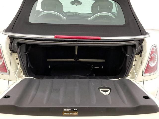 Photo of 2015 White MINI Convertible