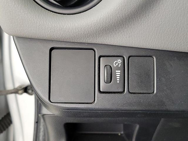 Photo of 2016 Silver Toyota Yaris
