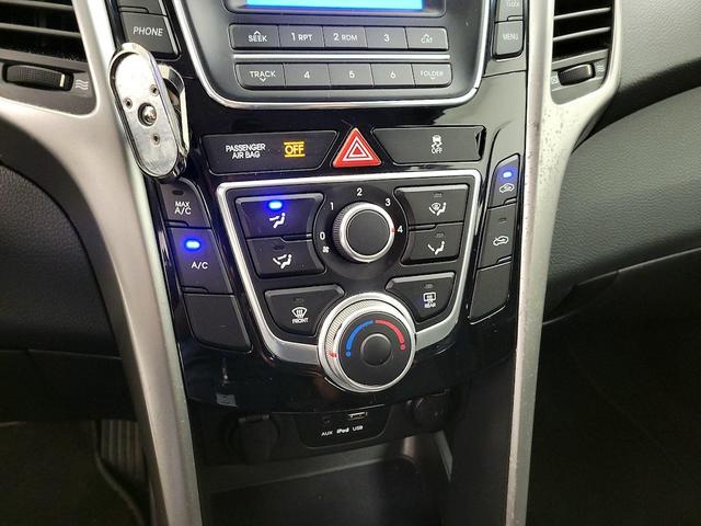 Photo of 2017 Silver Hyundai ELANTRA