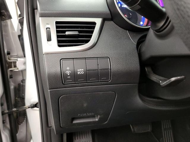 Photo of 2017 Silver Hyundai ELANTRA