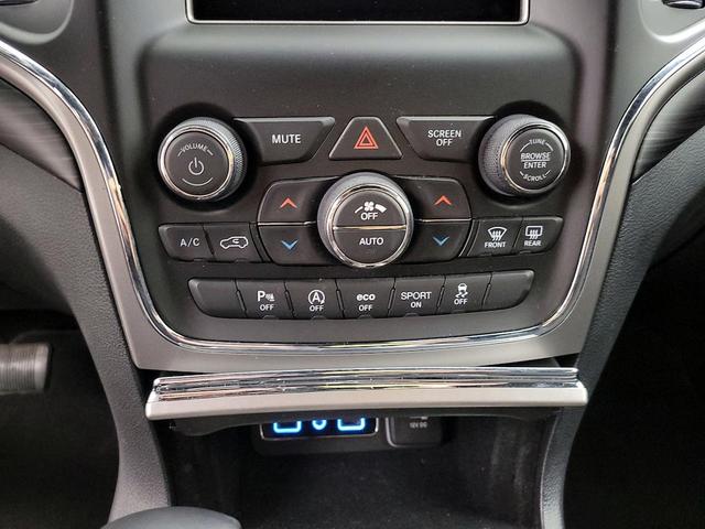 Photo of 2021 Silver Jeep Grand Cherokee