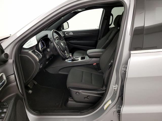 Photo of 2021 Silver Jeep Grand Cherokee