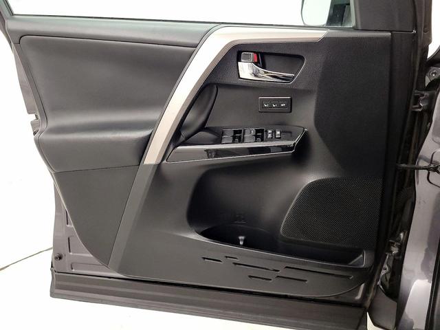 Photo of 2018 Gray Toyota RAV4