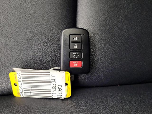 Photo of 2018 Gray Toyota RAV4