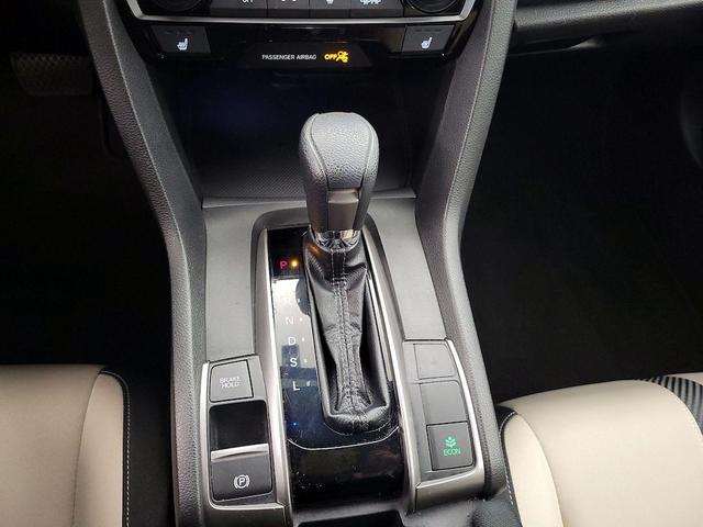 Photo of 2018 White Honda Civic