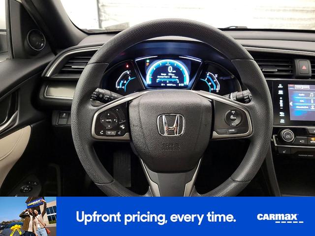 Photo of 2018 White Honda Civic