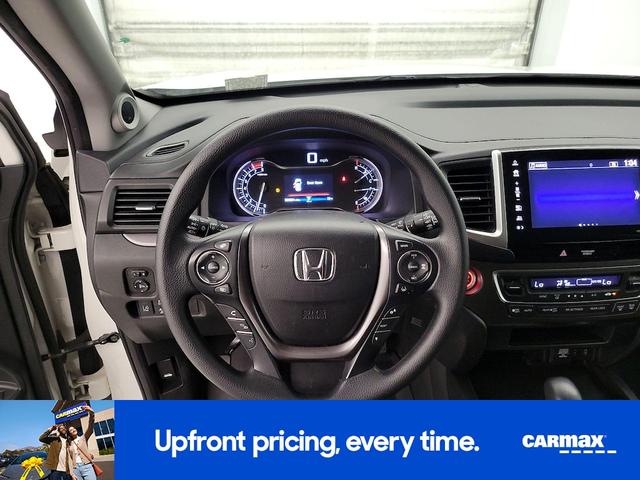 Photo of 2017 White Honda Pilot