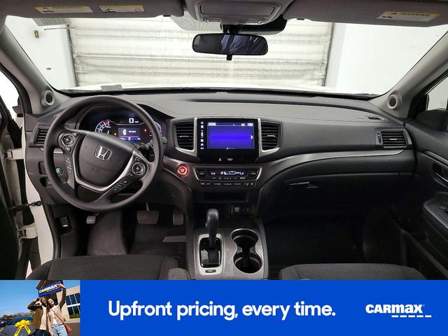 Photo of 2017 White Honda Pilot