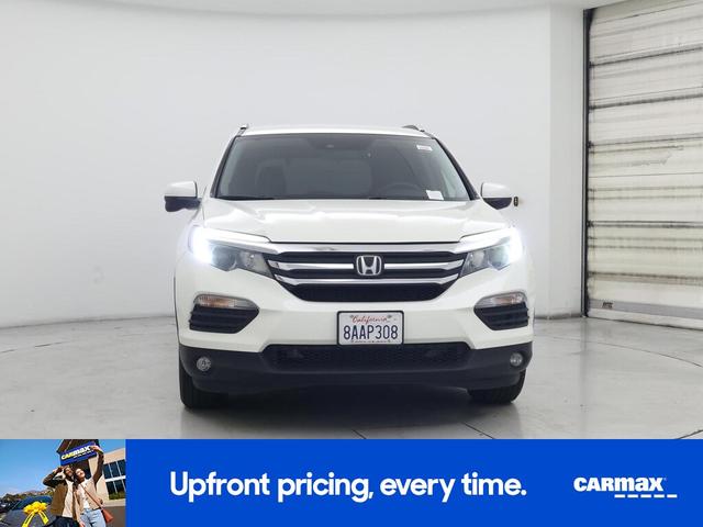 Photo of 2017 White Honda Pilot