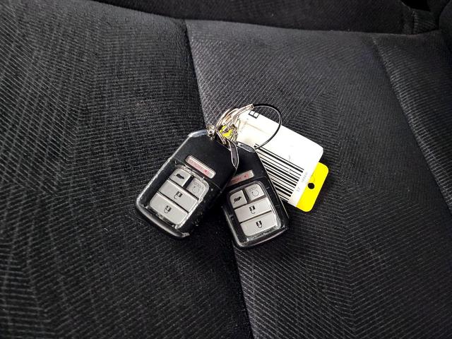 Photo of 2017 White Honda Pilot