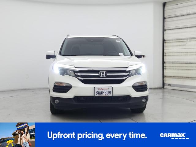 Photo of 2017 White Honda Pilot