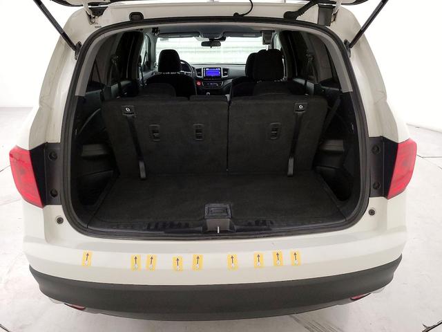 Photo of 2017 White Honda Pilot