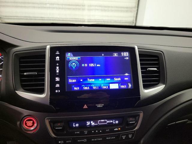 Photo of 2017 White Honda Pilot