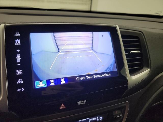 Photo of 2017 White Honda Pilot