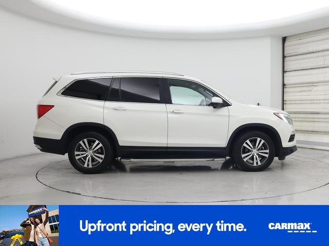 Photo of 2017 White Honda Pilot