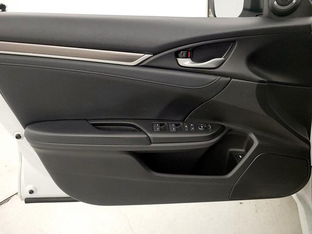 Photo of 2021 White Honda Civic