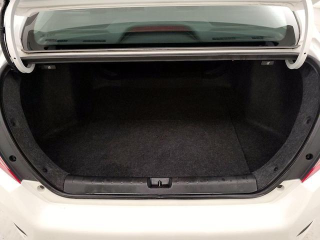 Photo of 2021 White Honda Civic