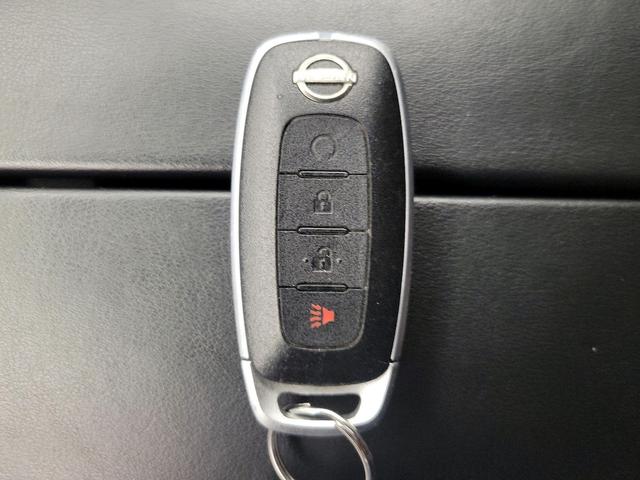 Photo of 2023 Silver Nissan Rogue