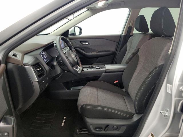 Photo of 2023 Silver Nissan Rogue