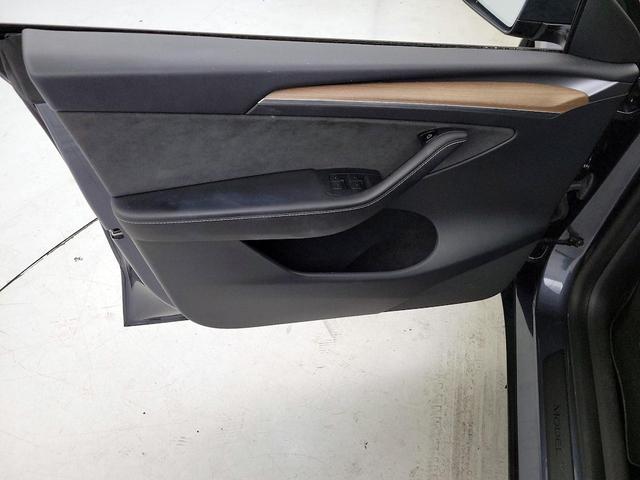 Photo of 2022 Gray Tesla Model Y