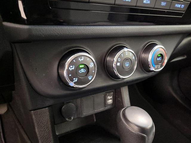 Photo of 2014 White Toyota Corolla