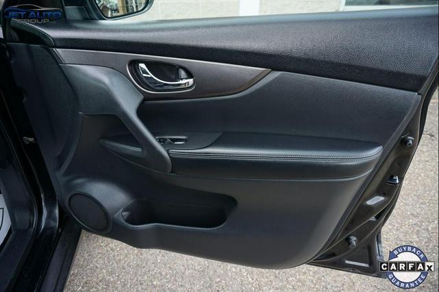 Photo of 2016 Magnetic Black Nissan Rogue