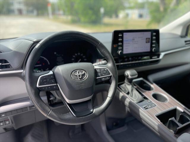 Photo of 2023 Wind Chill Pearl Toyota Sienna
