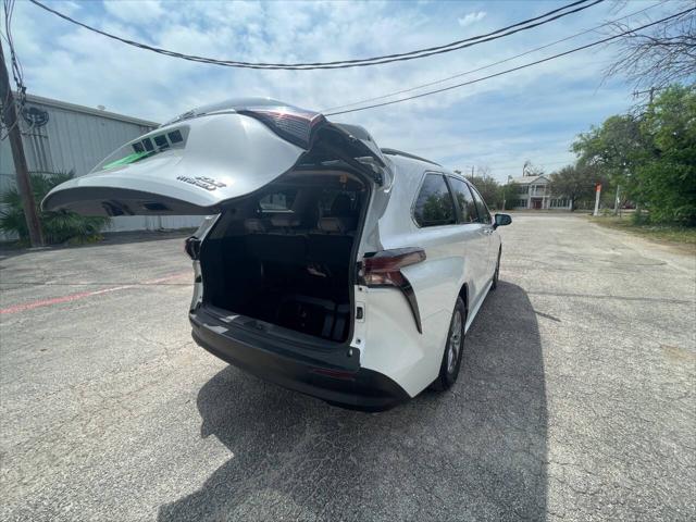 Photo of 2023 Wind Chill Pearl Toyota Sienna