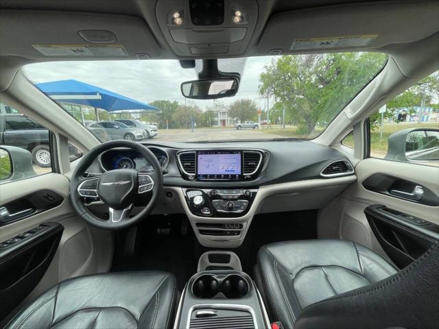 Photo of 2022 Ceramic Gray Clearcoat Chrysler Pacifica