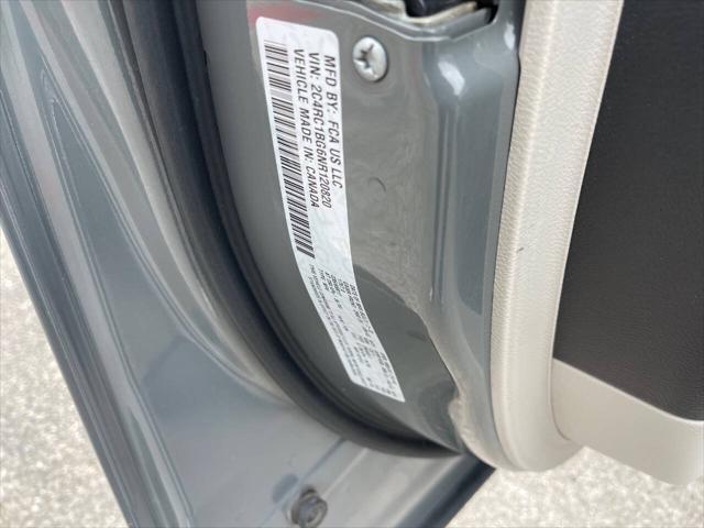 Photo of 2022 Ceramic Gray Clearcoat Chrysler Pacifica