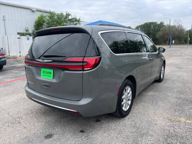 Photo of 2022 Ceramic Gray Clearcoat Chrysler Pacifica