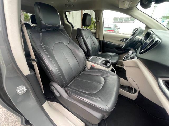 Photo of 2022 Ceramic Gray Clearcoat Chrysler Pacifica