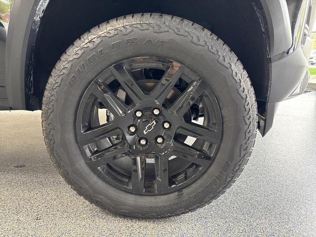 Photo of 2025 Black Chevrolet Colorado