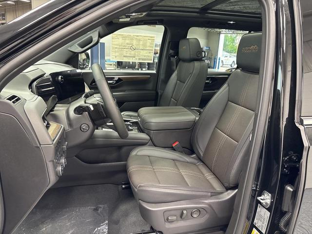 Photo of 2025 Black Chevrolet Suburban