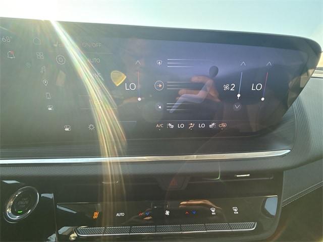 Photo of 2024 Summit White Buick Envision