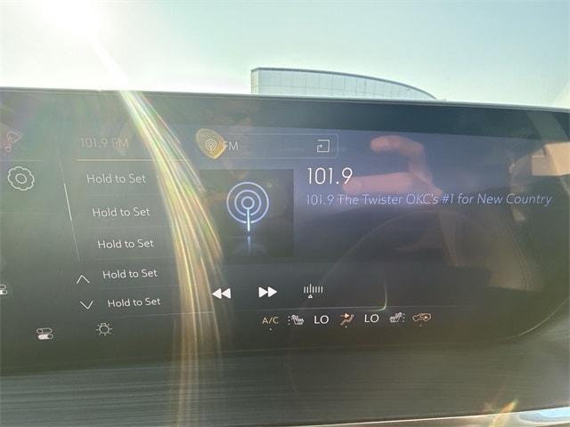 Photo of 2024 Summit White Buick Envision