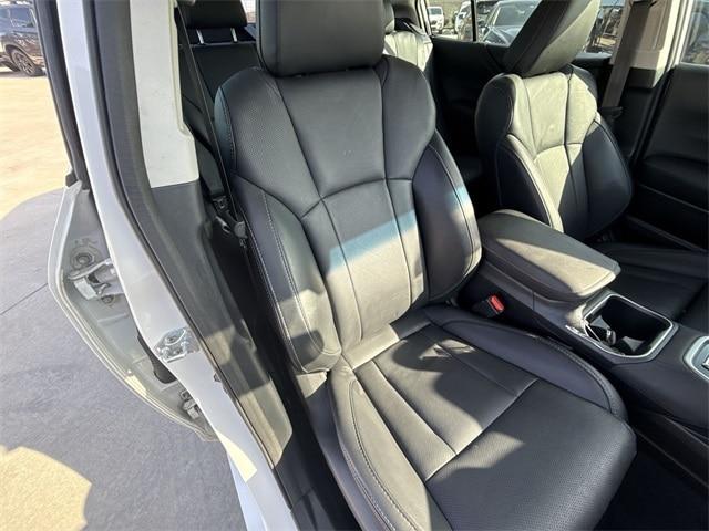 Photo of 2022 Crystal White Pearl Subaru Legacy