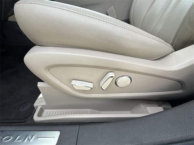 Photo of 2022 Metallic Lincoln Nautilus