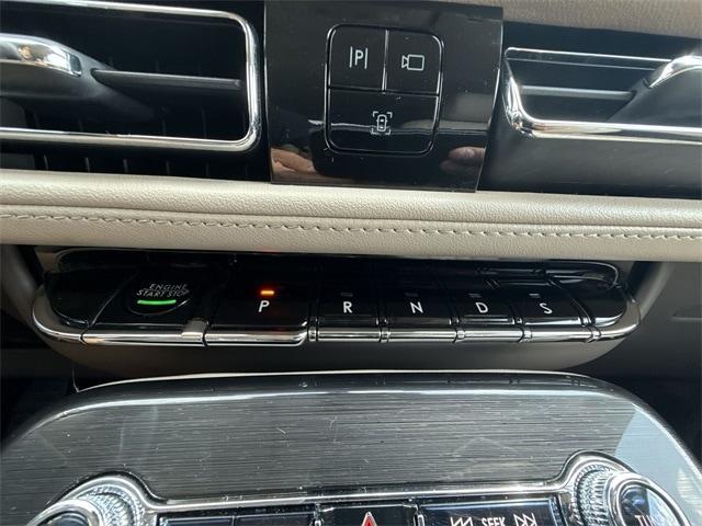Photo of 2022 Metallic Lincoln Nautilus
