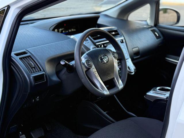 Photo of 2016 Pearl White Toyota Prius v