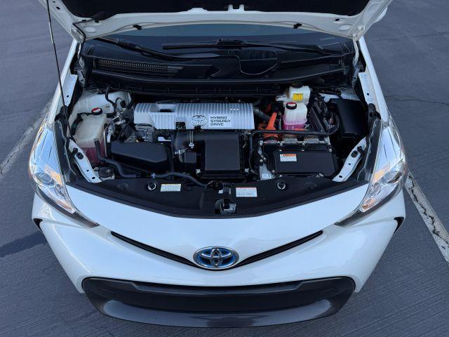 Photo of 2016 Pearl White Toyota Prius v