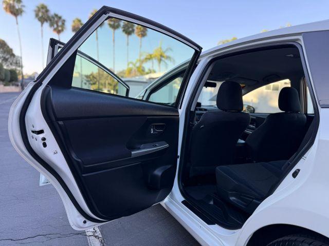Photo of 2016 Pearl White Toyota Prius v