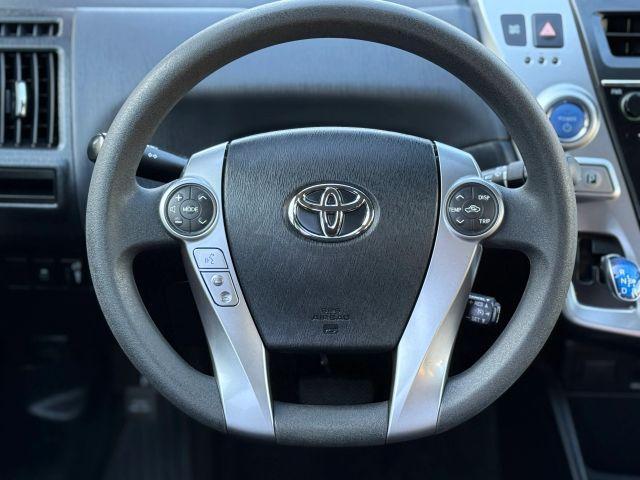 Photo of 2016 Pearl White Toyota Prius v